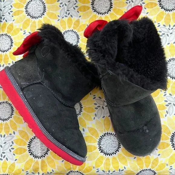UGG AUSTRALIA DISNEY BOOTS SIZE‎ 2