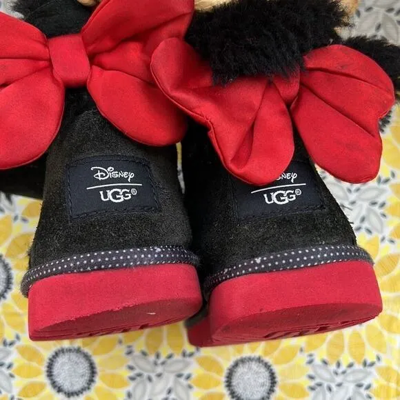 UGG AUSTRALIA DISNEY BOOTS SIZE‎ 2