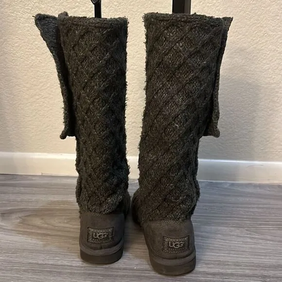 UGG BOOTS SIZE 7