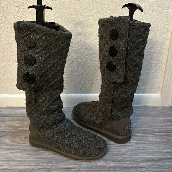 UGG BOOTS SIZE 7