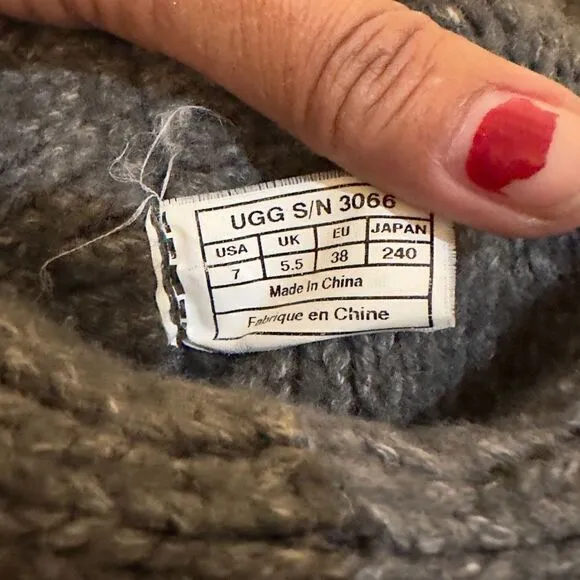 UGG BOOTS SIZE 7