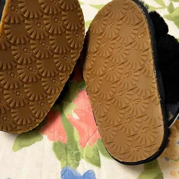 Uggs baby sandals new