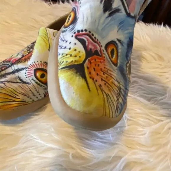 UIN Women's Canvas Slip-On Sneakers Size 9 Art Painted Cat Design