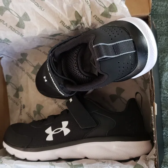 Under Armour Assert Boy sneakers