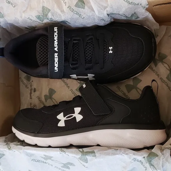 Under Armour Assert Boy sneakers