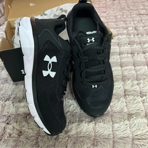 UNDER Armour Asset Sneakers size 6Y