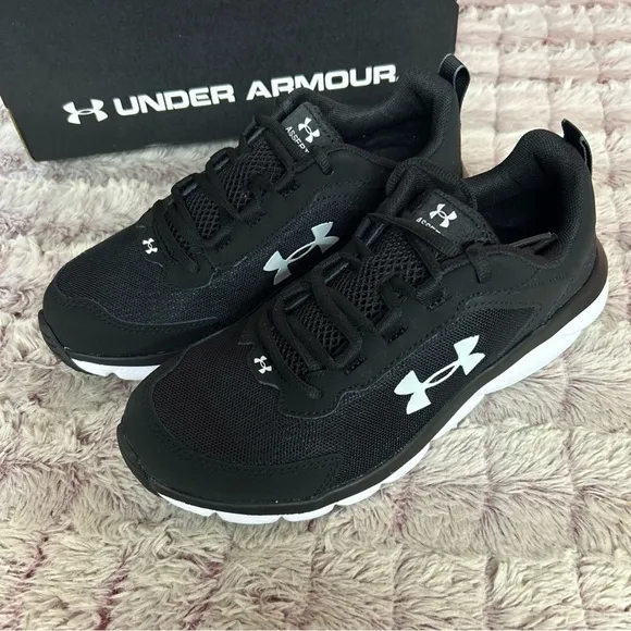 UNDER Armour Asset Sneakers size 6Y