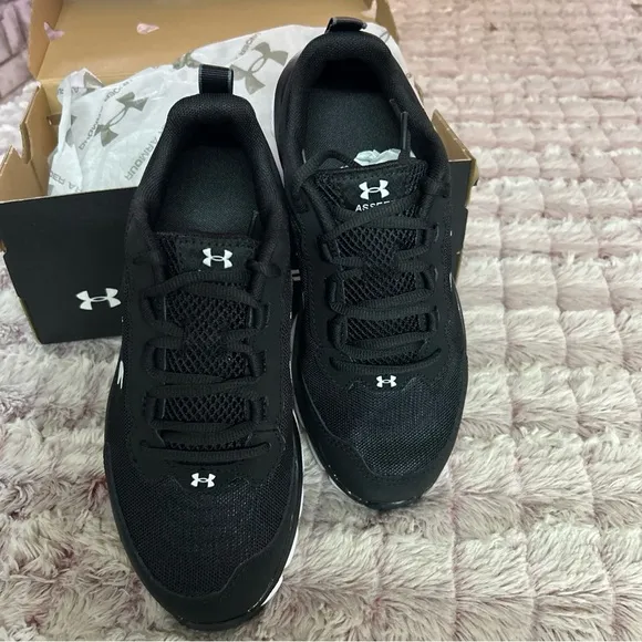 UNDER Armour Asset Sneakers size 6Y