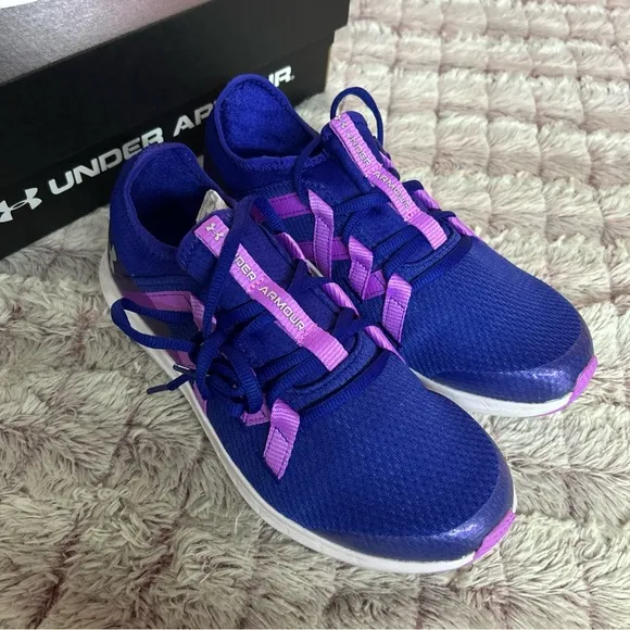 Under Armour Girl Infinity 3 frosty Sneaker Size 6Y