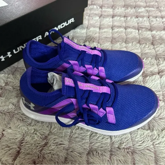 Under Armour Girl Infinity 3 frosty Sneaker Size 6Y