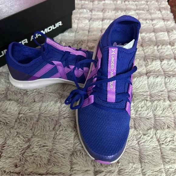 Under Armour Girl Infinity 3 frosty Sneaker Size 6Y