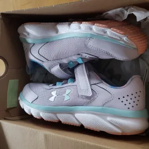 Under Armour Girls Assert  Sneakers size 2