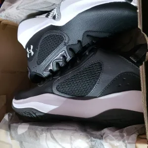 UNDER Armour Girls Sneakers👟