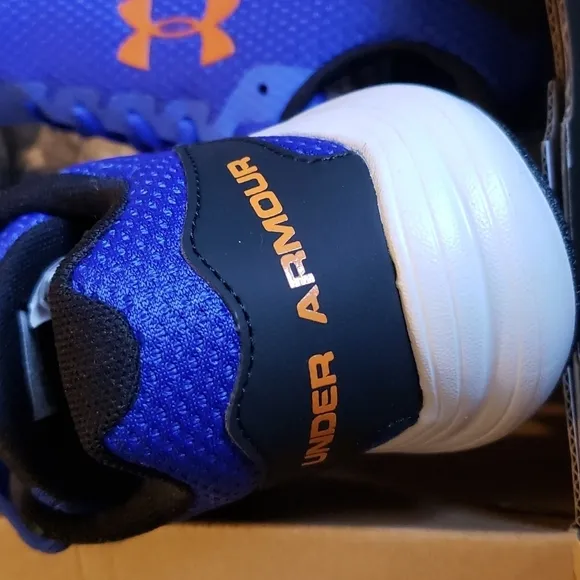 UNDER Armour Grade Sneakers size 5.5 y