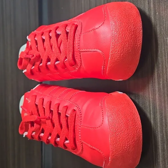 UNISEX Adidas Samoa Red Sneakers Size 6