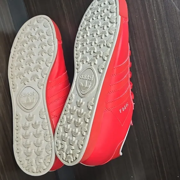 UNISEX Adidas Samoa Red Sneakers Size 6