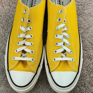 Unisex Converse Chuck Taylor 70 Yellow &amp; Cream Lowtop Sneakers Size M10/W12 BNIB