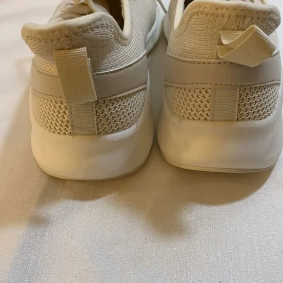 Unisex cream color sneakers.  See size chart - 40.5/women 9.5 &amp; men 8