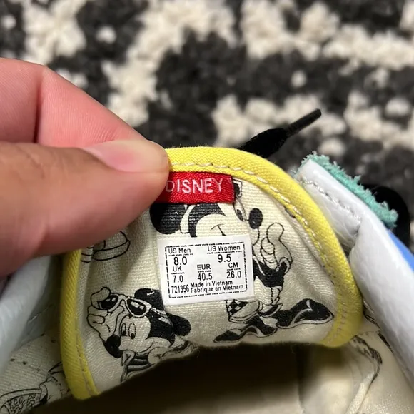 Unisex Limited Edition Vans Old Skool Disney 80s Mickey Sneakers