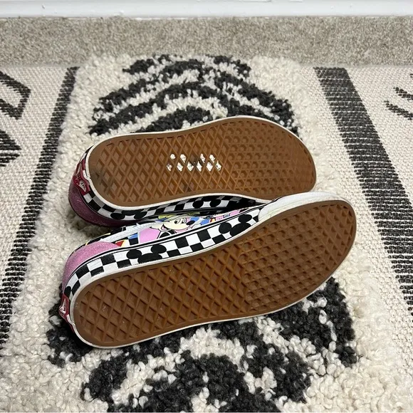 Unisex Limited Edition Vans Old Skool Disney 80s Mickey Sneakers