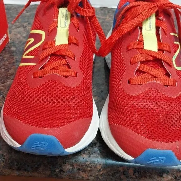 UNISEX New Balance FuelCore Reveal Sneakers...SIZE 1