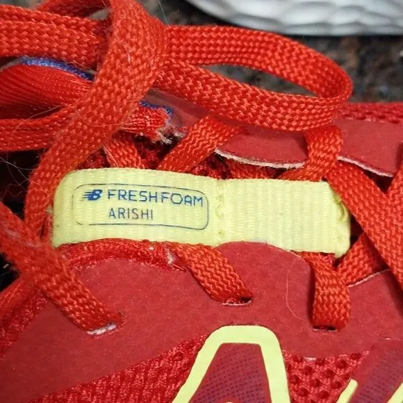 UNISEX New Balance FuelCore Reveal Sneakers...SIZE 1