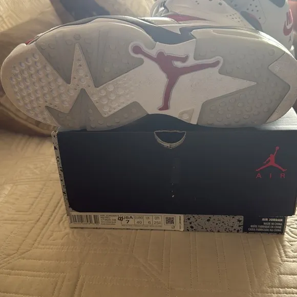 Unisex Red and White AIR JORDAN’S Nike Sneakers men’s size 7 women’s size 9