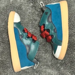 Unisex sneakers size 13