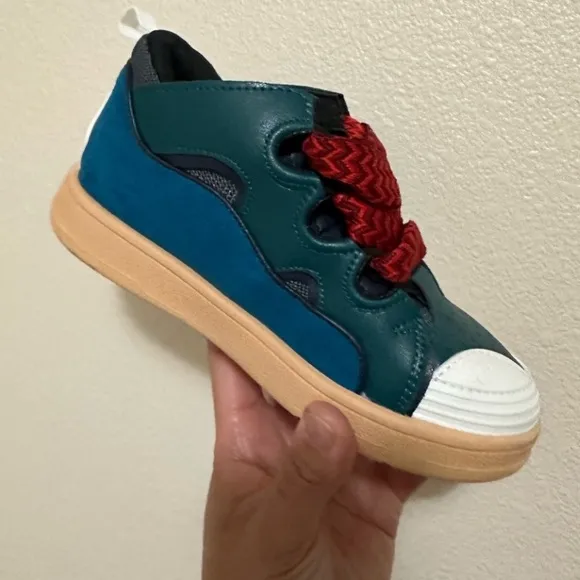 Unisex sneakers size 13