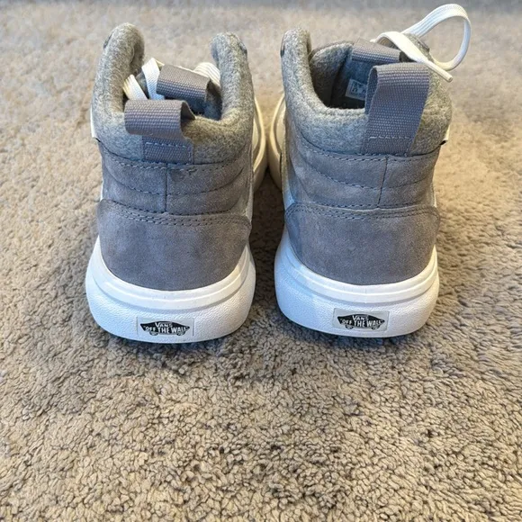 Unisex Vans UltraRange Hi top sneakers. Wool interior. Suede exterior. Size 7