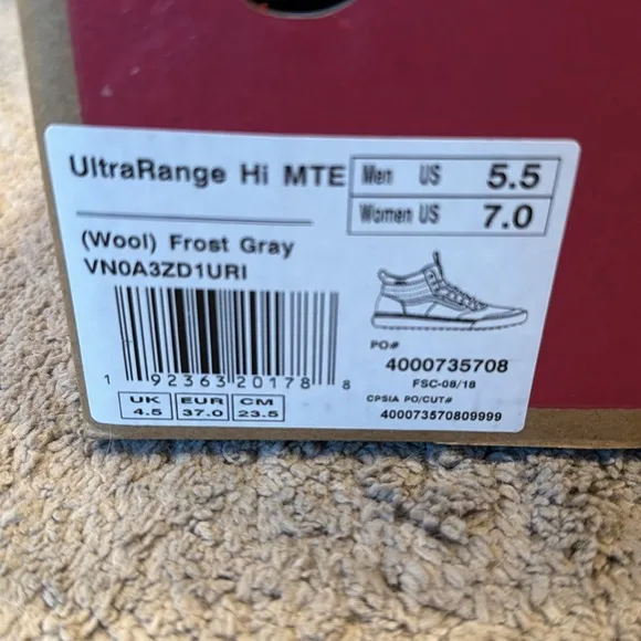 Unisex Vans UltraRange Hi top sneakers. Wool interior. Suede exterior. Size 7