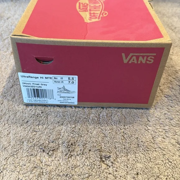 Unisex Vans UltraRange Hi top sneakers. Wool interior. Suede exterior. Size 7