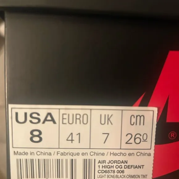 UNISEXNike Jordan 1 Retro High OG in Black and White, crimson tintMENS Size 8