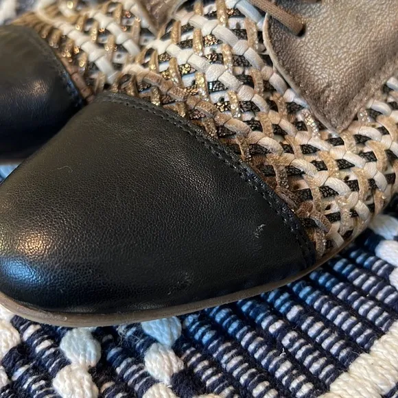 Unity In Diversity Oxford Black Gold Metallic Open Back Flats New
