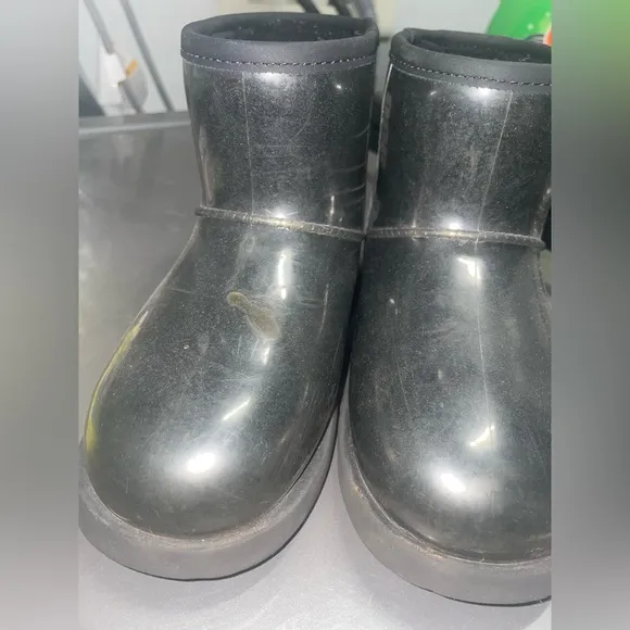 Used girl boots size 1
