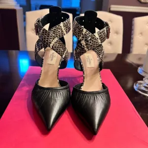 Valentino New Never UsedLeather Animal Print SandalsSize: 7 1US7, IT37