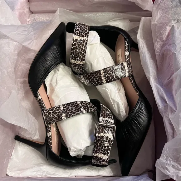 Valentino New Never UsedLeather Animal Print SandalsSize: 7 1US7, IT37
