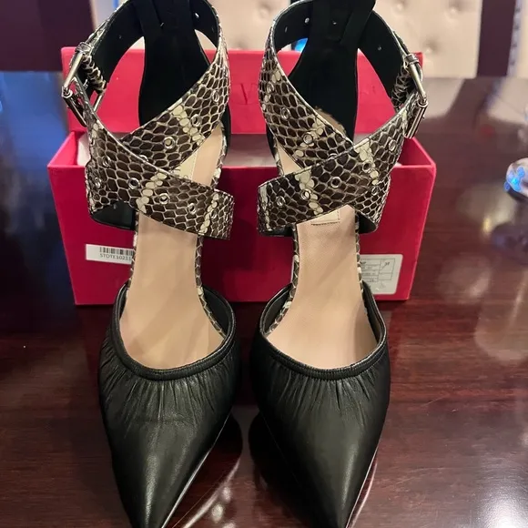 Valentino New Never UsedLeather Animal Print SandalsSize: 7 1US7, IT37