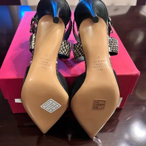 Valentino New Never UsedLeather Animal Print SandalsSize: 7 1US7, IT37