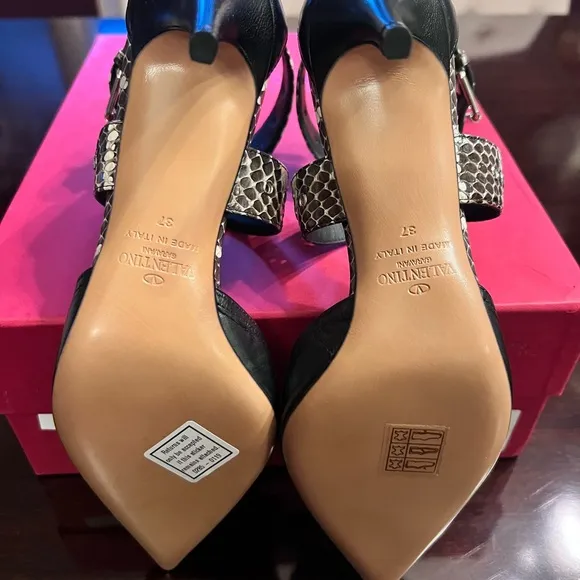 Valentino New Never UsedLeather Animal Print SandalsSize: 7 1US7, IT37