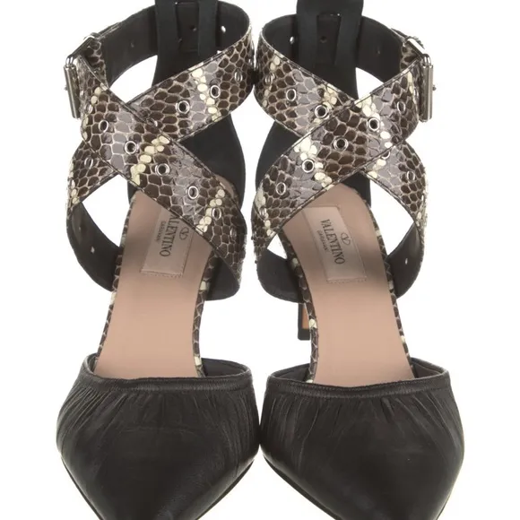 Valentino New Never UsedLeather Animal Print SandalsSize: 7 1US7, IT37