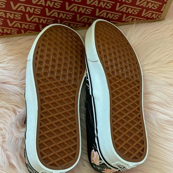 Vans🌷 Asher Slip-on Skate Shoes.🌷