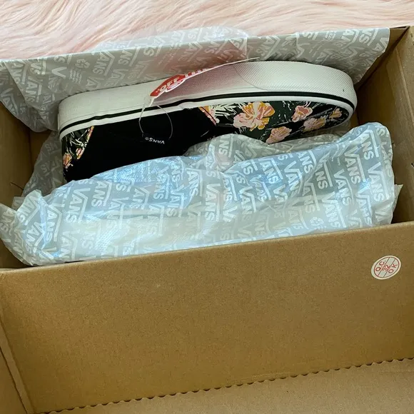 Vans🌷 Asher Slip-on Skate Shoes.🌷
