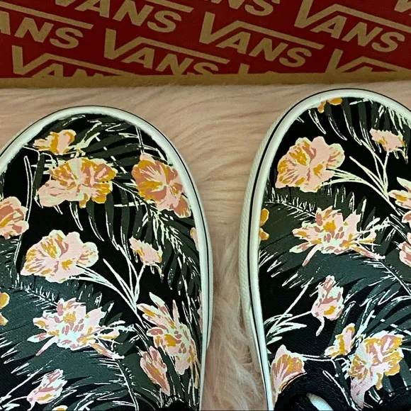 Vans🌷 Asher Slip-on Skate Shoes.🌷