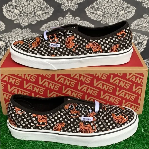 VANS AUTHENTIC TIGER FLORAL BLACK/TRUE WHITE WMNS