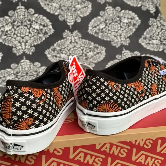 VANS AUTHENTIC TIGER FLORAL BLACK/TRUE WHITE WMNS