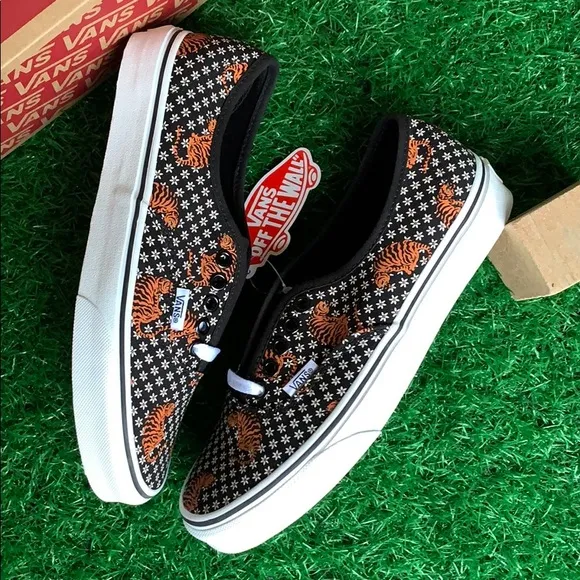 VANS AUTHENTIC TIGER FLORAL BLACK/TRUE WHITE WMNS