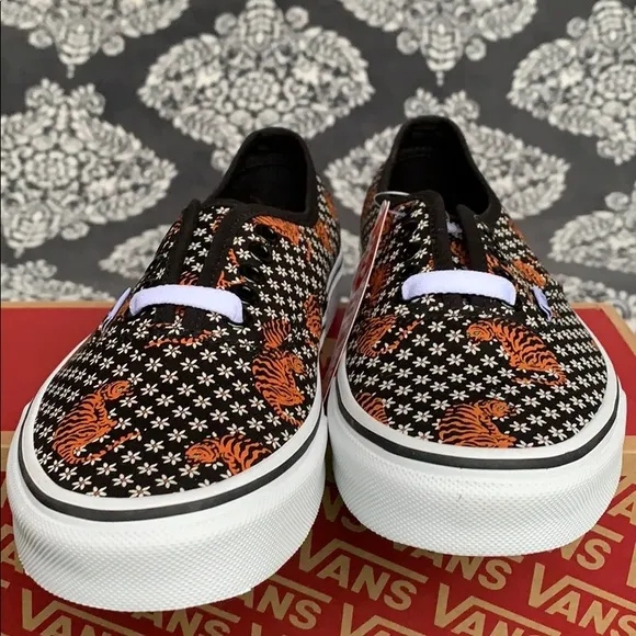 VANS AUTHENTIC TIGER FLORAL BLACK/TRUE WHITE WMNS