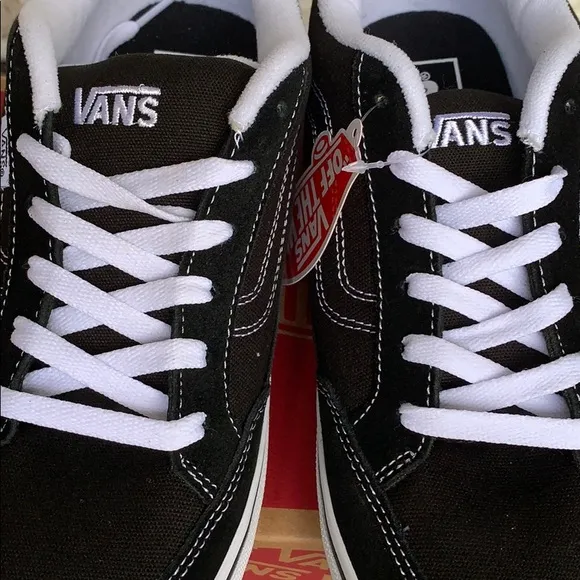 ••VANS BEARCAT BLACK/WHITE WMNS