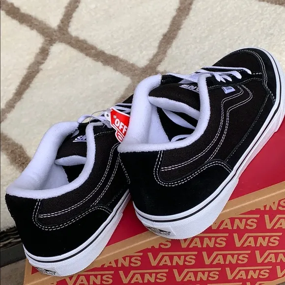 ••VANS BEARCAT BLACK/WHITE WMNS